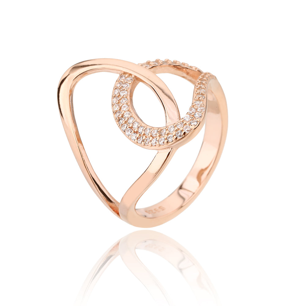 EVANA - טבעת עדינה עם חישוקים המשתלבים זה בזה