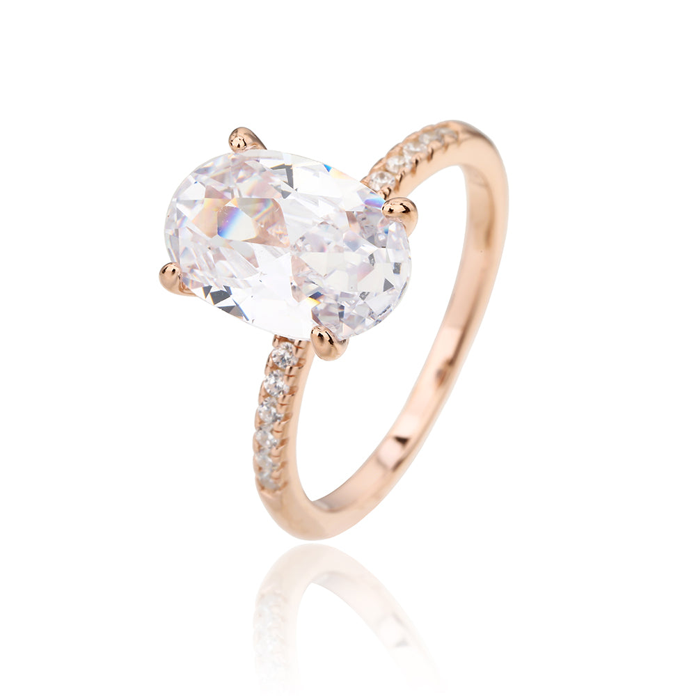 טבעת רוז גולד עם אבן מרכזית בחיתוך אובלי