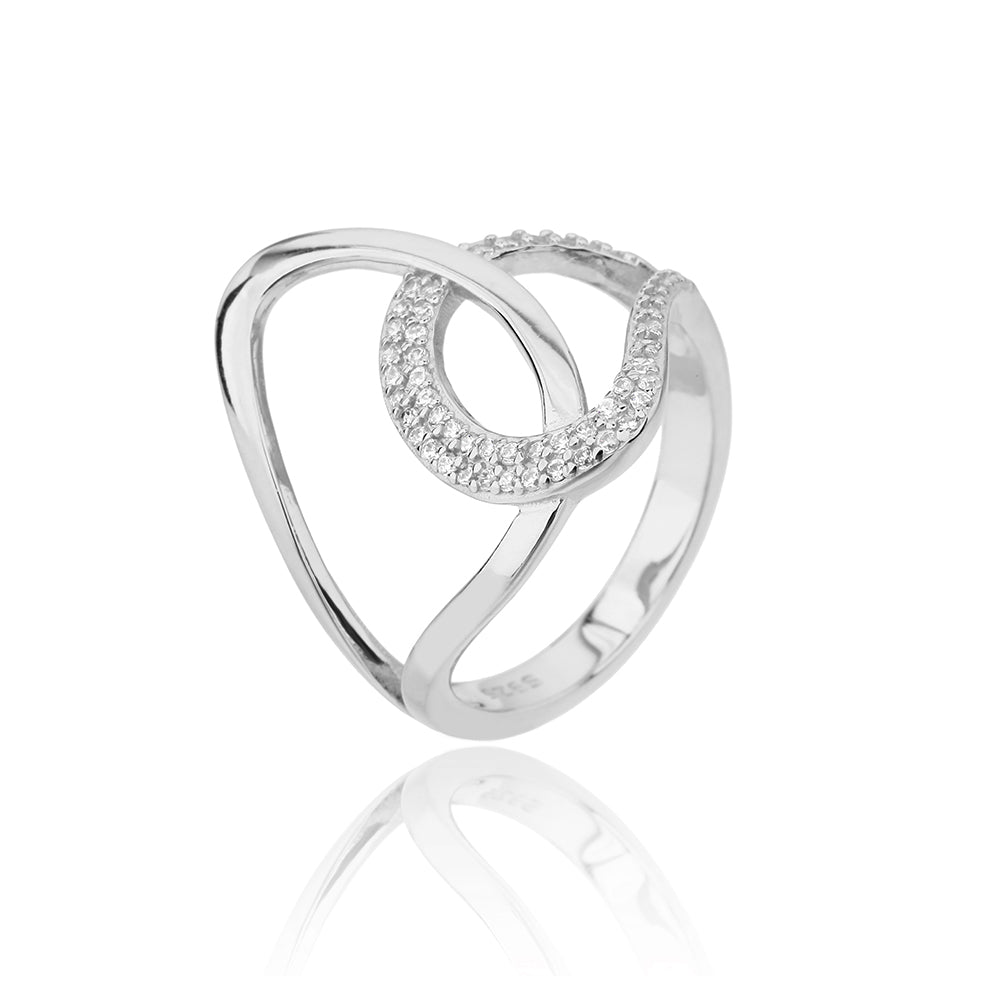 EVANA - טבעת עדינה עם חישוקים המשתלבים זה בזה