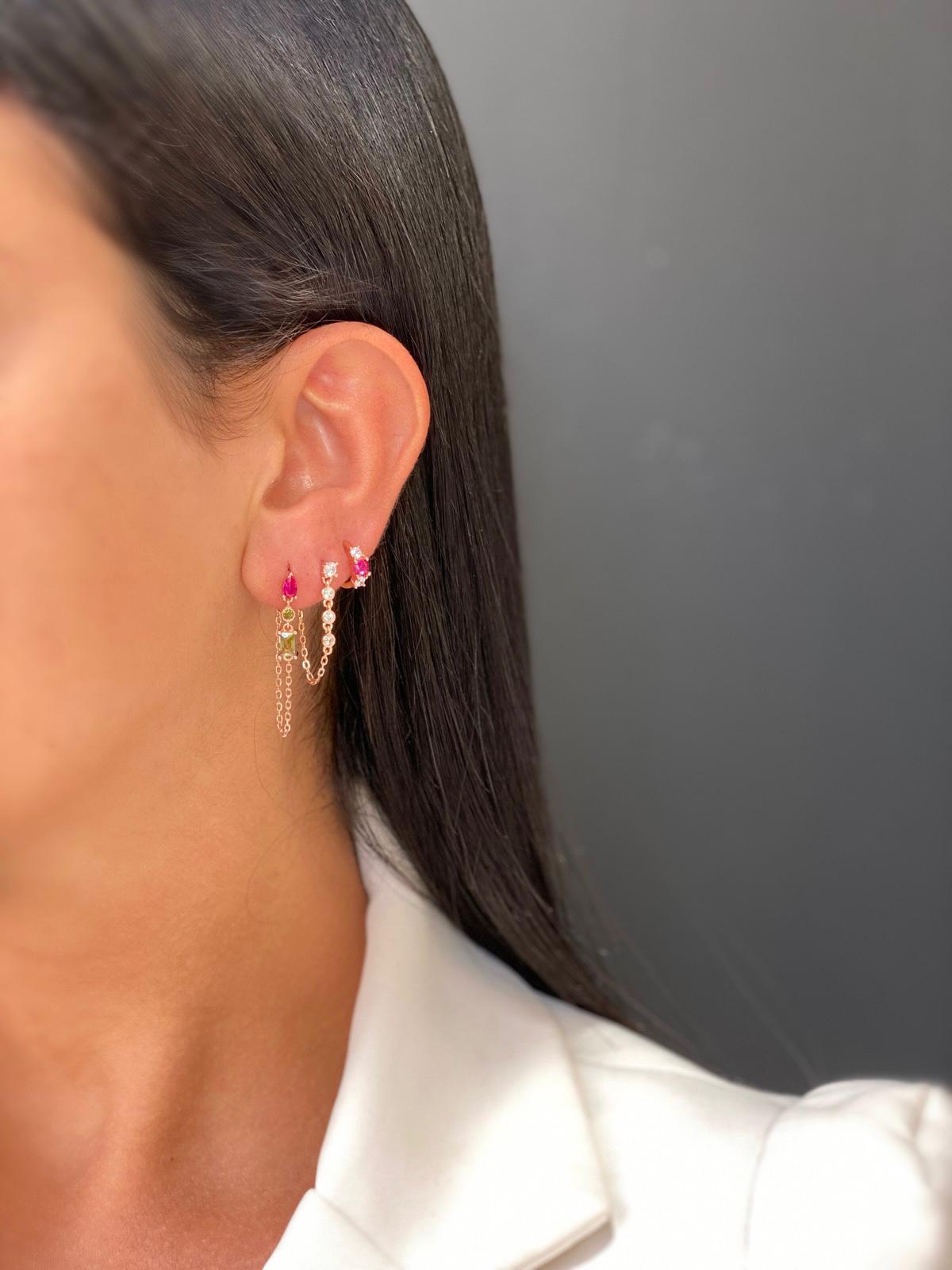 עגילי חישוק עם אבן זירקון מרכזית צבעונית