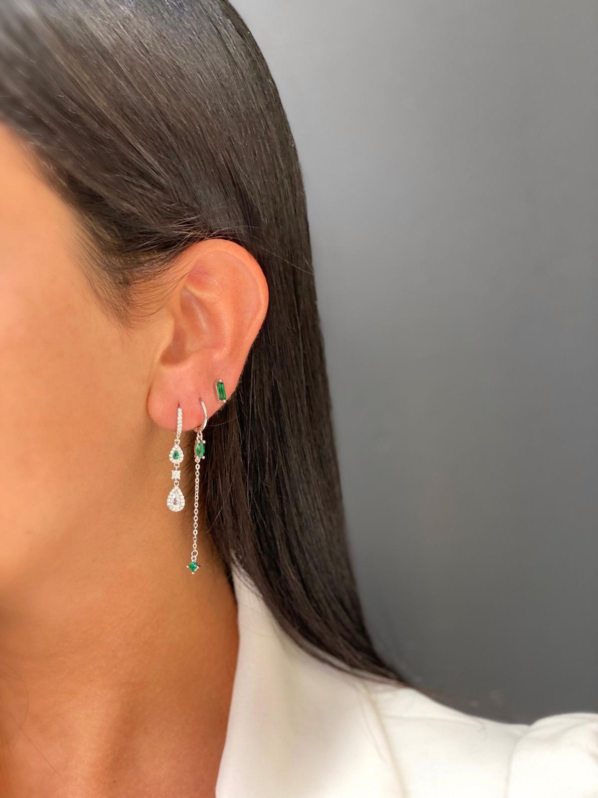 עגילים תלויים עם שני תיליוני טיפה ואבן זירקון צבעונית