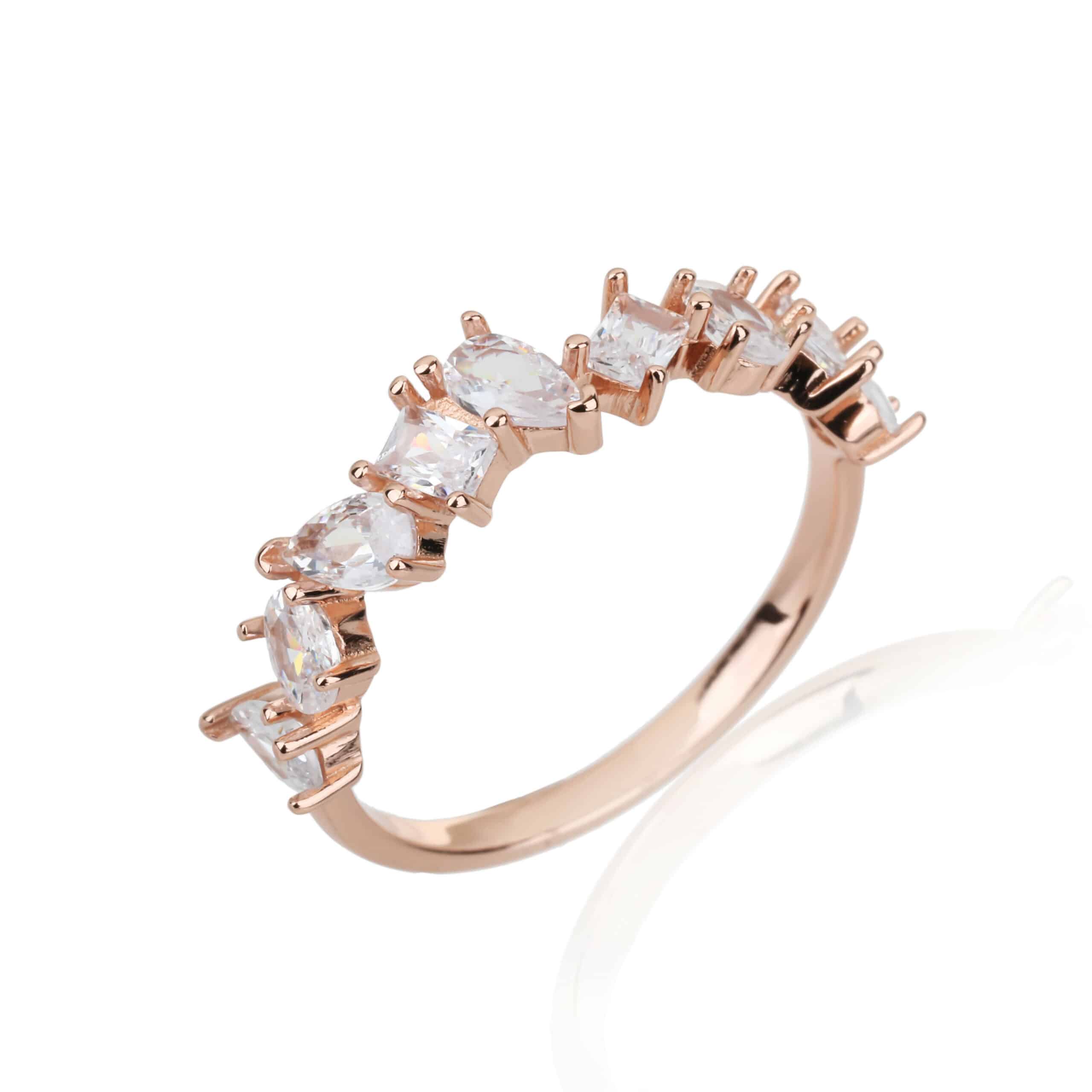 טבעת רוז גולד עם אבני זרקון בצורות שונות