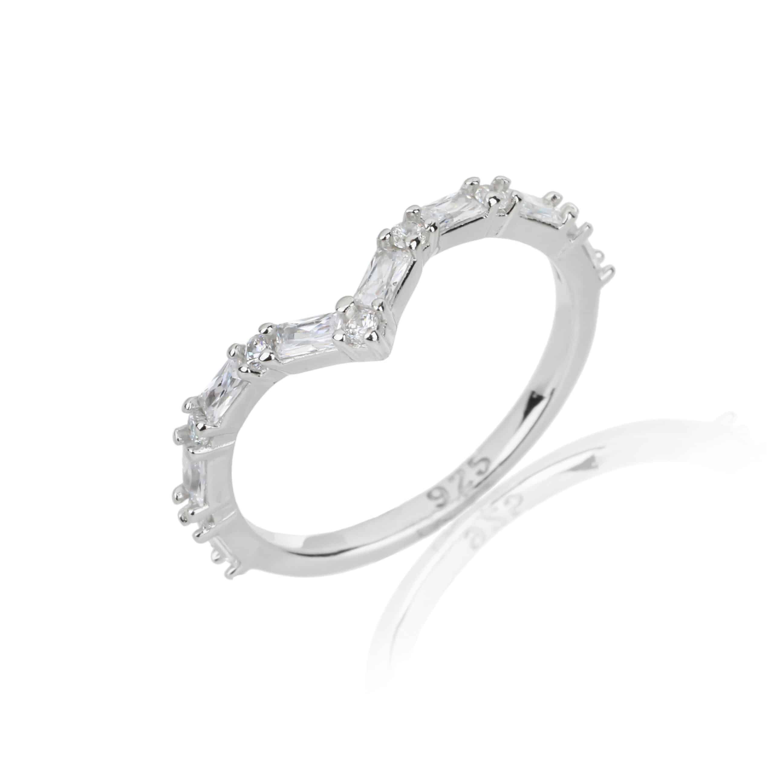 טבעת לב מכסף משובצת אבני זרקון