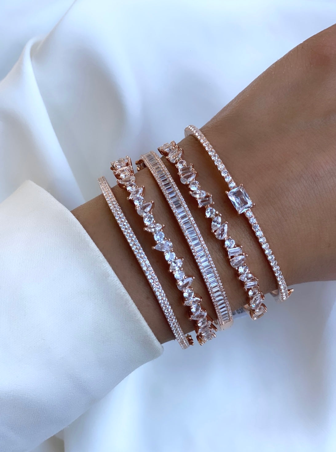 צמיד טניס רוז גולד עם אבני זרקון בשתי שורות מקבילות בהיקף