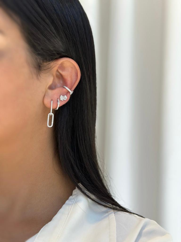 עגילים נופלים בעיצוב חוליות בציפוי רוז גולד ובשיבוץ זירקונים