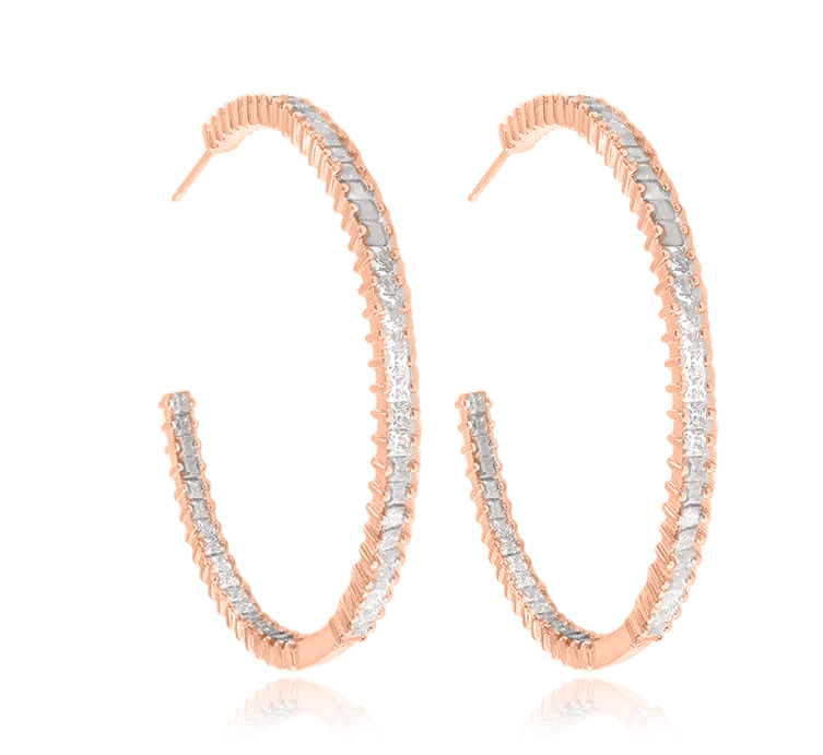 עגילי רוז גולד בעיצוב חישוק משובצים אבני זירקון