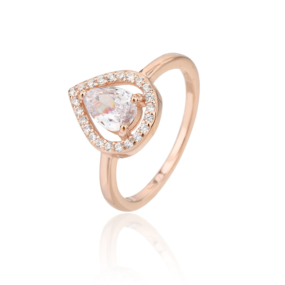 טבעת רוז גולד בעיצוב טיפה עם אבן מרכזית והילה תואמת