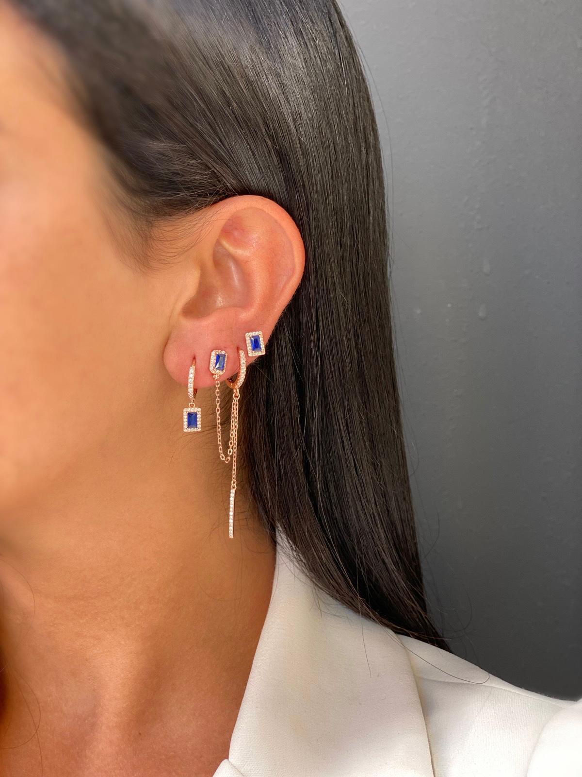 עגיל רוז גולד עם תיליון מרובע משובץ זירקון