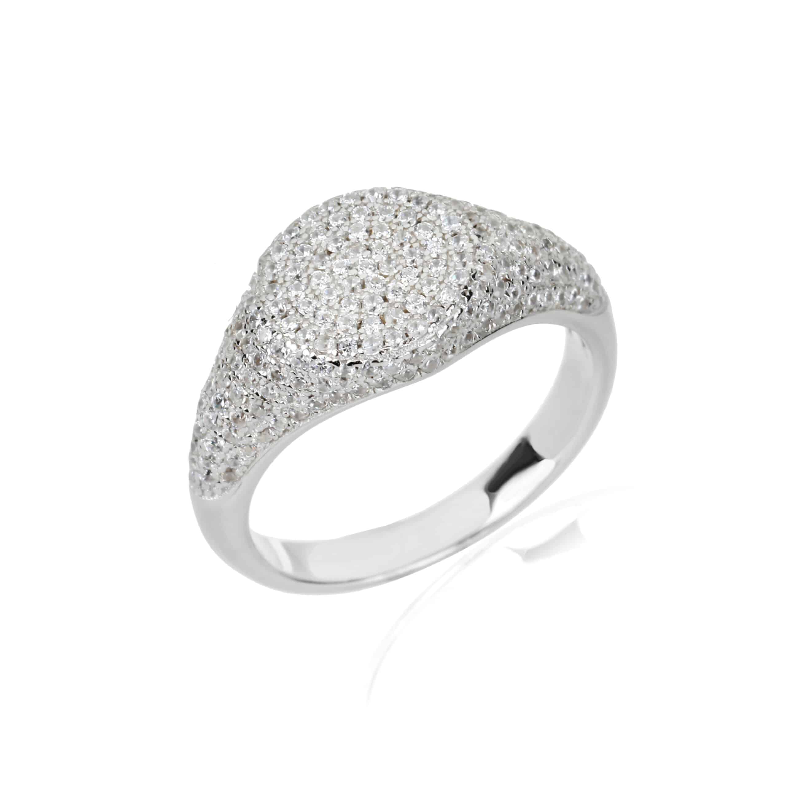 טבעת כסף משובצת בעשרות אבני זרקון