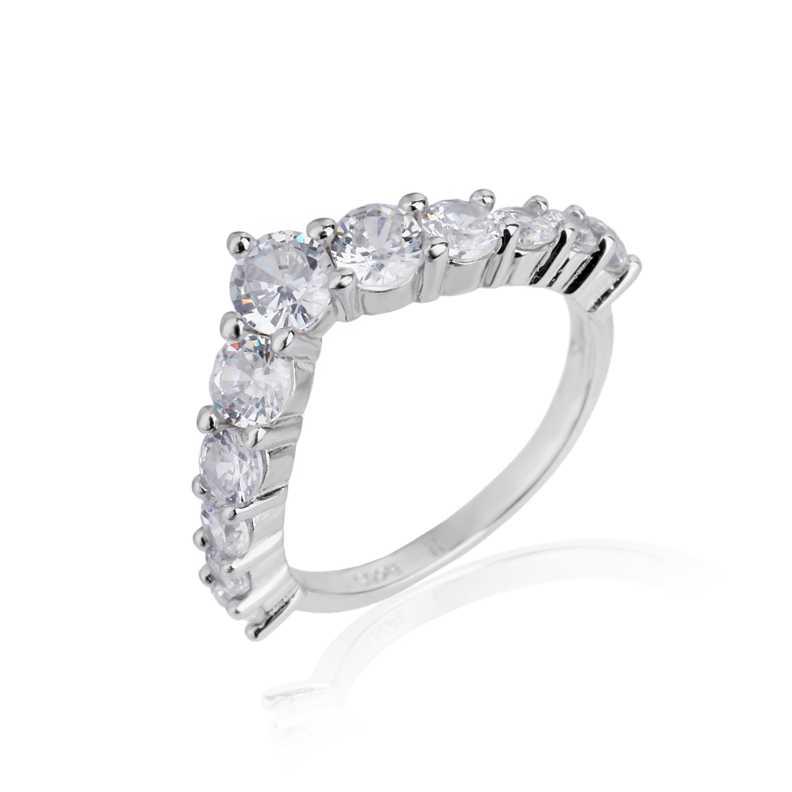 טבעת כסף עם אבני זירקון עגולות וחישוק טיפה